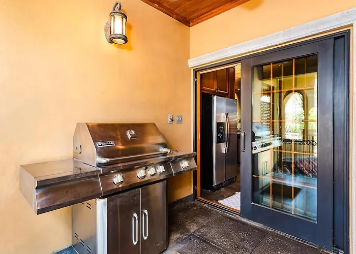 Sunset Terrace Pool Condo, Steps To Langosta Ferienhaus
